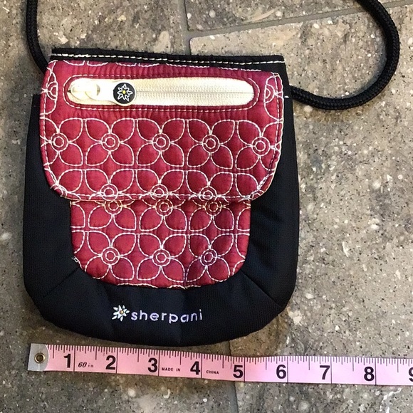 Sherpani Piperle crossbody, red and black - Picture 2 of 12